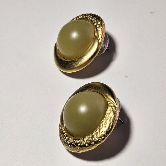 **Sale** Vintage Ernst Gideon Bek Gold Tone Green Round Earrings - Picture 9 of 12